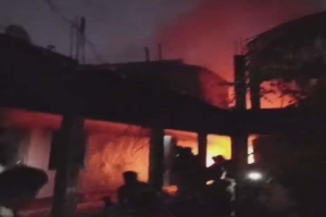 শান্তিগঞ্জে অগ্নিকাণ্ডে সিএনজি চালকের বসতঘর পুড়ে ছাই