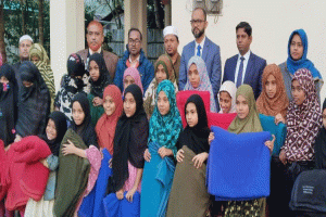 রাজনগরে শীতার্ত এতিম শিক্ষার্থীদের মধ্যে ডিসির কম্বল বিতরণ