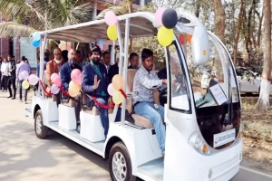 ​শাবিপ্রবিতে শিক্ষার্থীদের যাতায়াতে চালু হলো বৈদ্যুতিক শাটল সার্ভিস