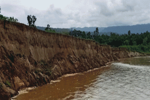 জাফলংয়ে দিনে-রাতে চলছে বালু-পাথর উত্তোলন