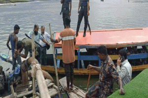 জাফলংয়ে ৫৫ টি নৌকা ও ৫ টি ড্রেজার মেজিন ধ্বংস