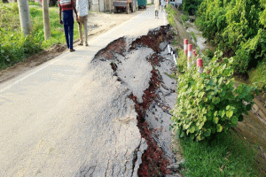 ৬ কোটি টাকার সড়ক ৬ মাসেই শেষ