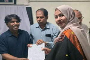 সংরক্ষিত নারী আসনে বিএনপির মনোনয়ন ফরম জমা দিলেন রেহানা আক্তার হাসনা